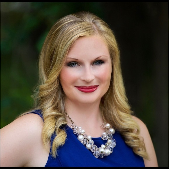 Meet your Posher, Amy - Picture 1 of 1